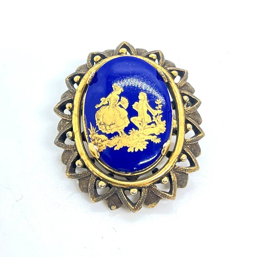 VINTAGE CAMEO BROOCH Courting Couple Blue Glass Victorian Revival Gold Tone Pin